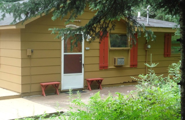 Perfect Hayward Cabin