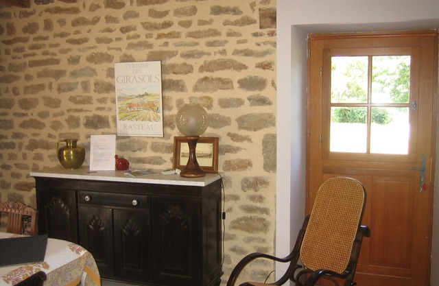 Perfect house for family or friends reunions , 3 bathrooms, big enclosed garden