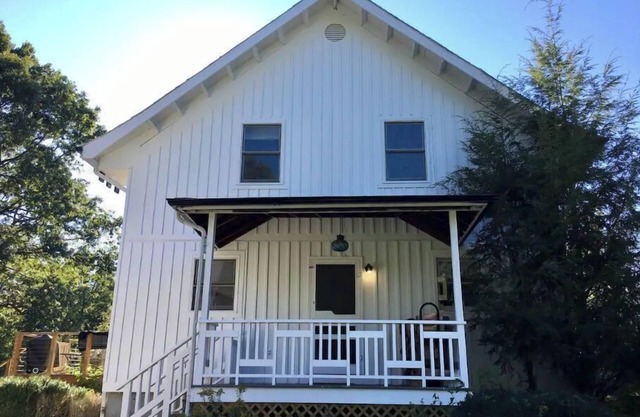 Perfect Hudson Valley Getaway with HOT TUB!