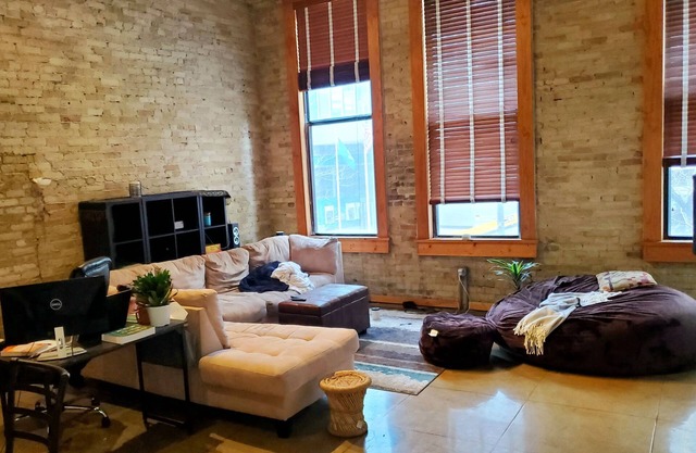 Perfect Location! Beautiful Interior Spacious Condo!