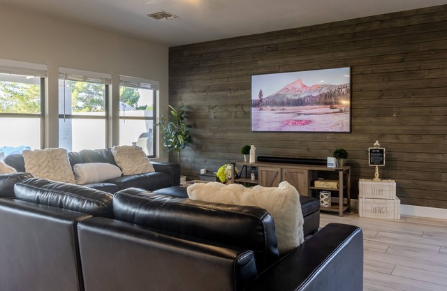 Perfect location in Peoria for large families or group of friends