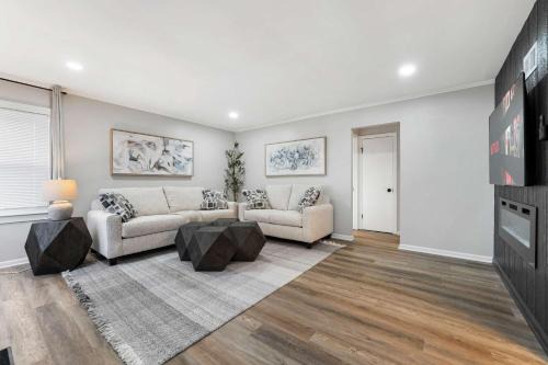Perfect Location Near Ohare LCP Collection