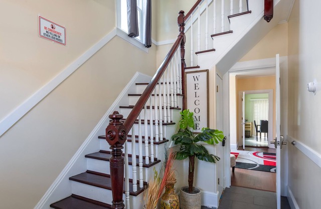 Perfect Location w/ River Views Tarrytown 8 BR/4BA