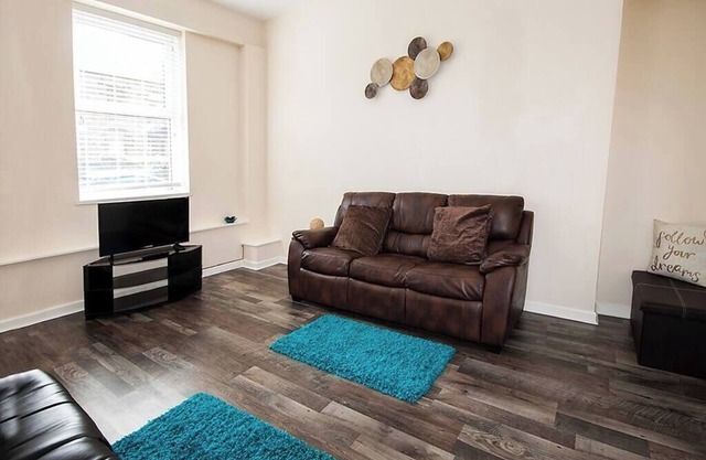 Perfect Location with Parking - Jersey House