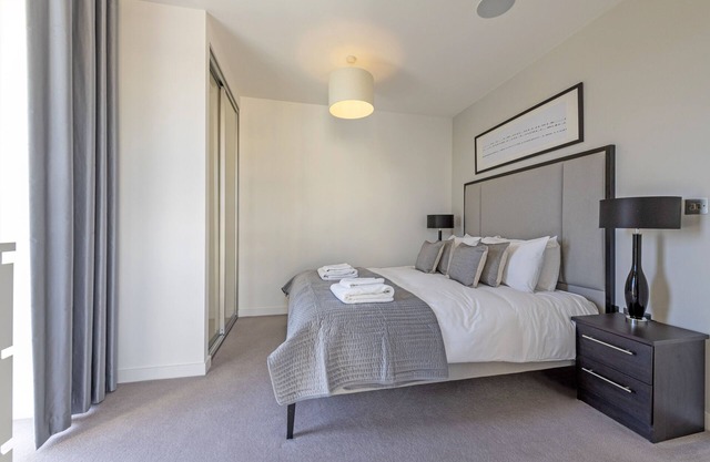 Perfect Luxury Penthouse - Overlooking parkland with views for days