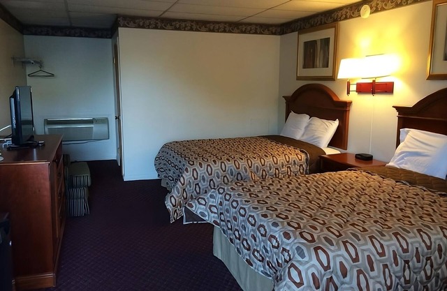 Perfect Palmyra Escapade! Minutes to Hershey Trolley Works, FREE Breakfast