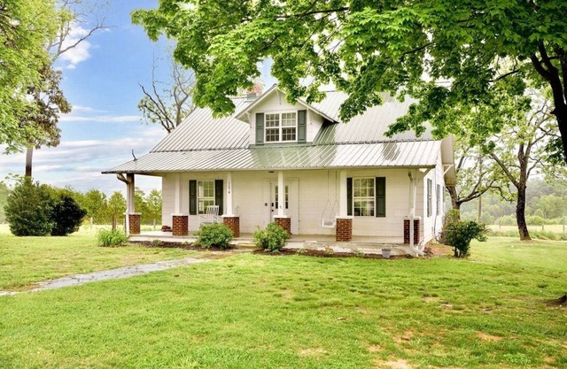 Perfect Private Farmhouse Retreat Near Mount Airy!