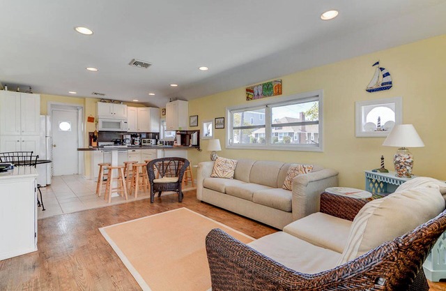 Perfect Summer Vacation! 2 Car Parking, Close Beach & Boardwalk, 4 Badges, WiFi