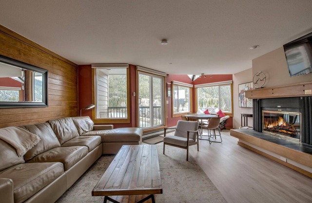 Perfect summertime studio condo with amazing views!