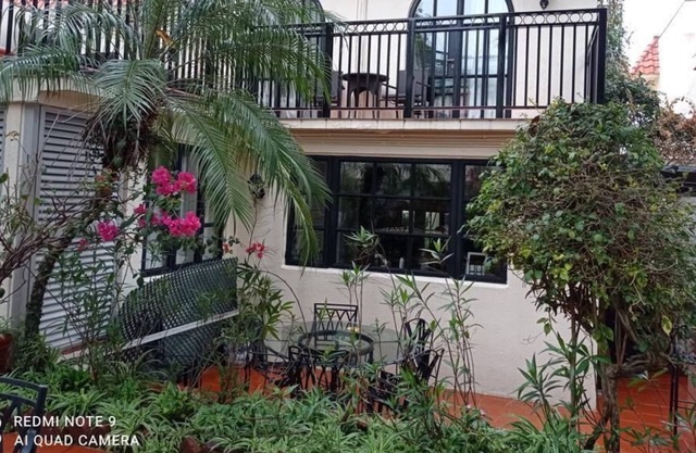 Perfect vacation! Beach, pool/tennis court, 5 min MTR, garden BBQ