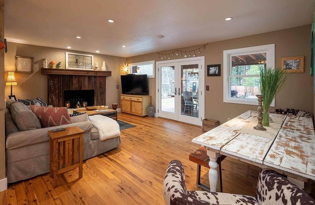 Perfectly Appointed, Close to Downtown w/Summer Backyard Oasis & Hi Speed Wifi