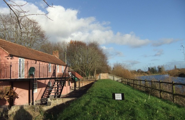 Pershbrook Cottage & Garden on the River Severn.