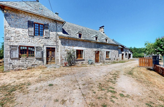 Pet friendly home in Sarroux - Saint Julien