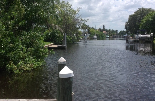 Pet Friendly 2 Bedroom waterway home by Peace River with WiFi, AC in Punta Gorda