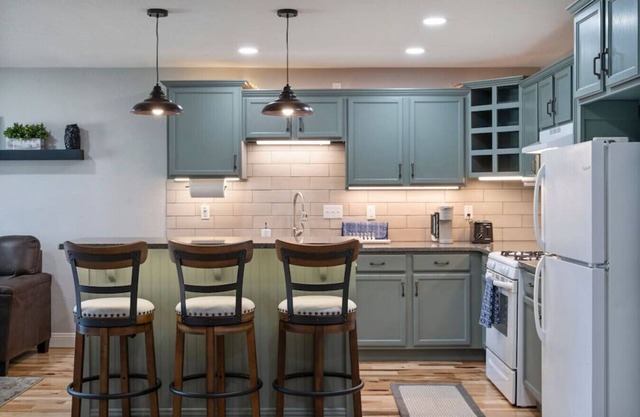 Pet-Friendly 2 Bedroom Unit Near Kettle Moraine, UWW Campus, and Starin Park!