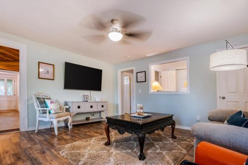 Pet-Friendly 2BR Ranch Wifi Parking Near RTP