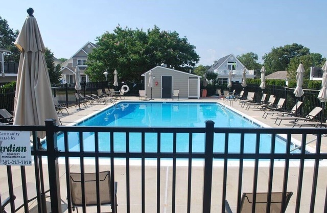Pet Friendly 2BR Townhouse Downtown Rehoboth Beach w/Pool & Parking