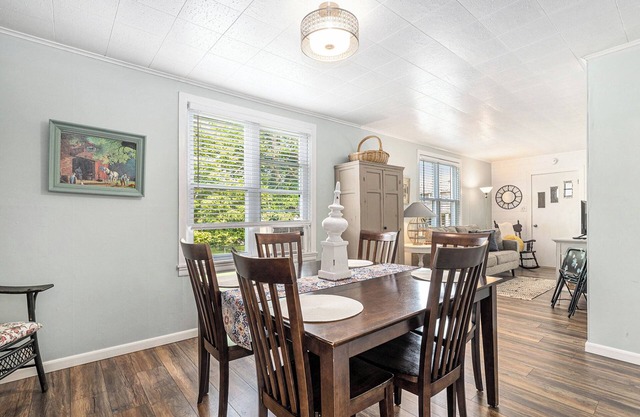 Pet Friendly 3 Bed house close to everything!