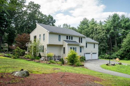 Pet-Friendly 4BR Fireplace Patio BBQ