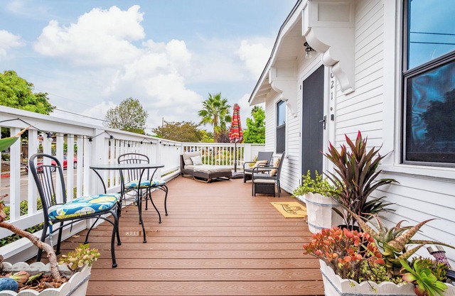 Pet-Friendly Blanca Bungalow Artist Retreat in sunny San Diego