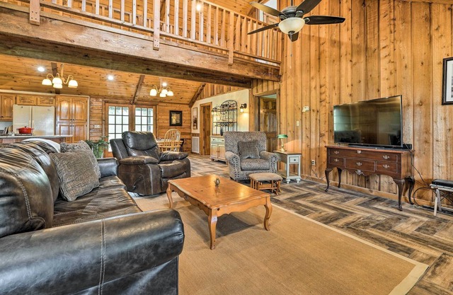 Pet-Friendly Broken Bow Gem w/ Deck & Grill!