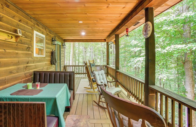 Pet-Friendly Byrdstown Cabin w/Fire Pit & Porch!