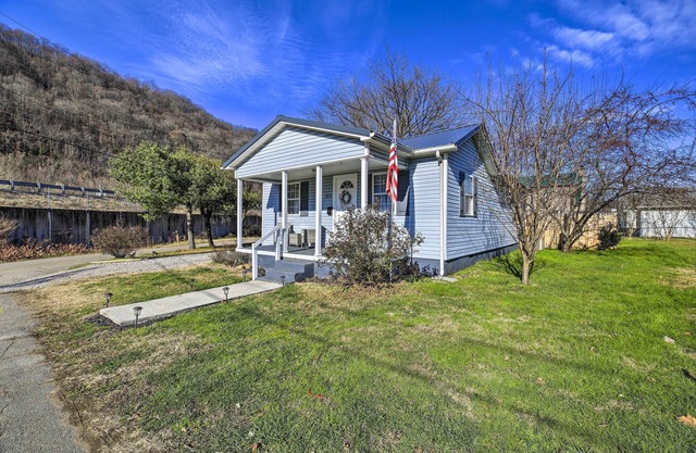 Pet-Friendly Charleston Home w/Fenced Yard!
