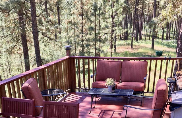 Pet-Friendly Columbia River Woodland Paradise