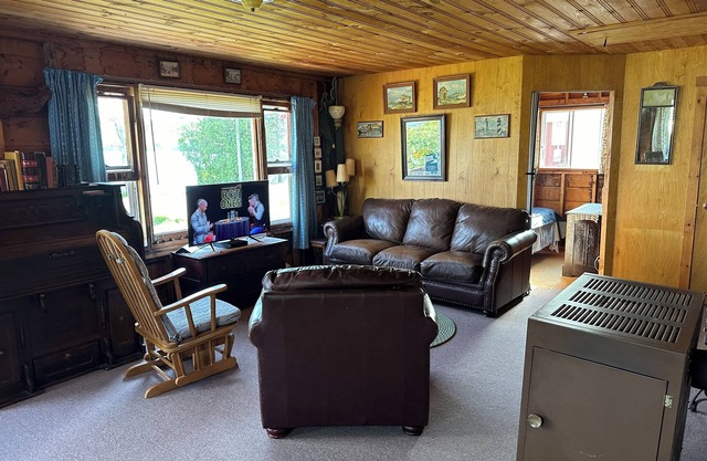 Pet friendly cottage on Skiff Lake