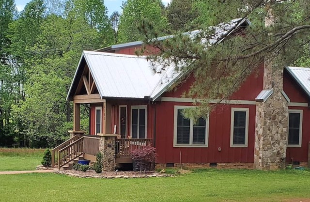 Pet Friendly Country Cottage Near NC Zoo