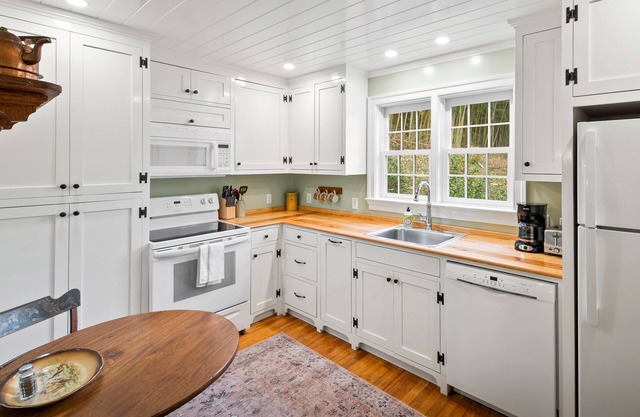 Pet-Friendly Devon Cottage at Ivy Cottages