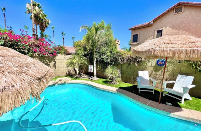 Pet friendly Desert Oasis for family & friends. RELAX, SWIM, GOLF, & MUCH MORE!