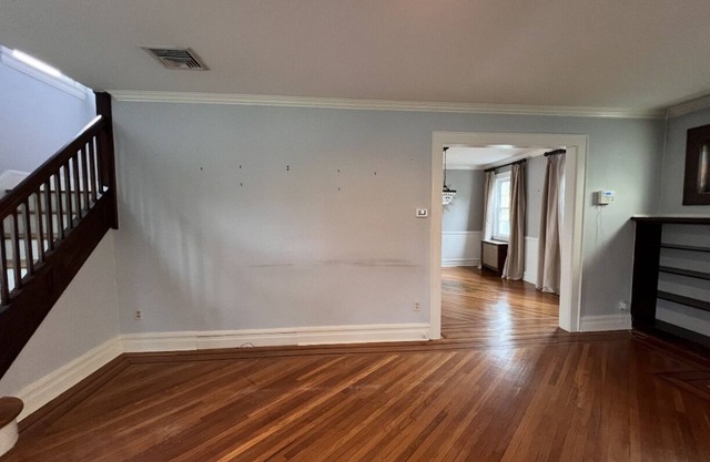 Pet friendly, empty home with large grassy backyard!