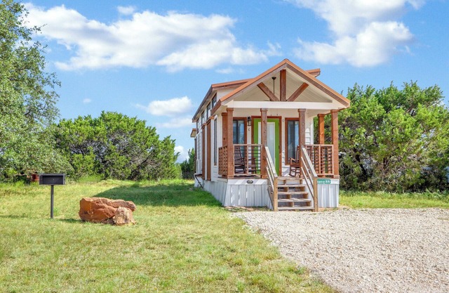 Pet-Friendly Farmhouse Tiny Home w/Private Deck