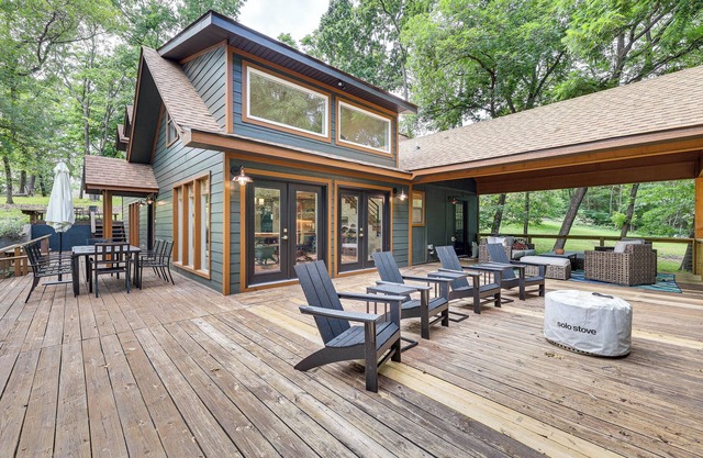 Pet-Friendly Garfield Cabin on Beaver Lake!