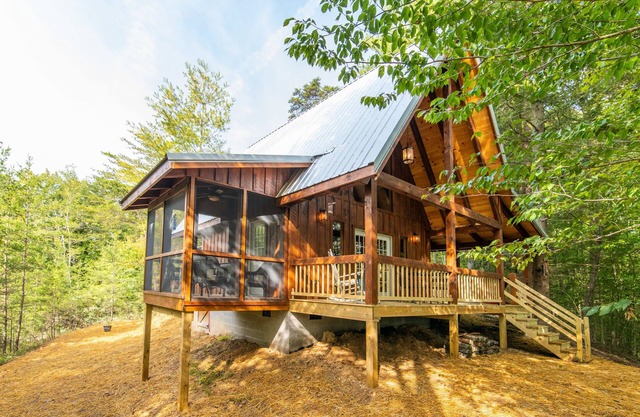 Pet-Friendly & Great Location - Tiny Cabin - Pine Point - Red River Gorge, Kentucky!