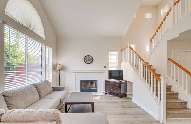 Pet-Friendly Hawthorne Home: Patio & Fenced Yard!