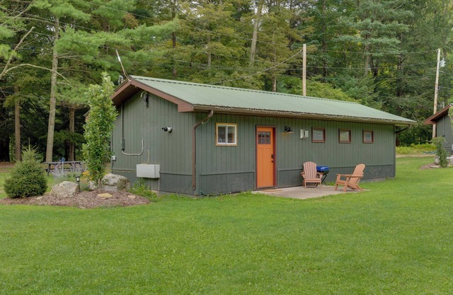Pet-Friendly Hillsgrove Cabin w/Community Perks!