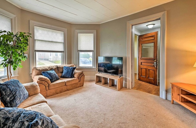 Pet-Friendly Historic Apartment Near Albany!
