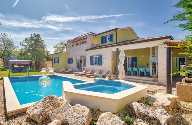 Pet friendly home in Naselje Muzini
