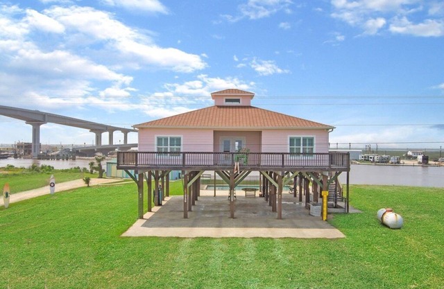 Pet Friendly Home on ICW w/Beach View & Pool!