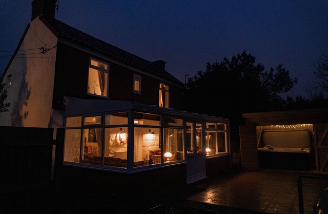 Pet Friendly Hot Tub Luxury Cottage near Withernsea and Patrington