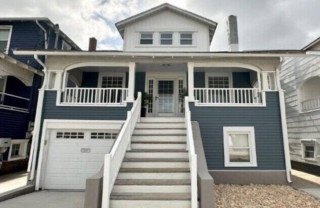 Pet Friendly! Huge Family Home! Large house with fenced back area.