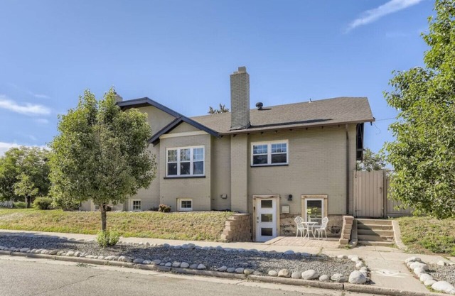Pet Friendly I Remodeled I Near RiNo | Sleeps 7
