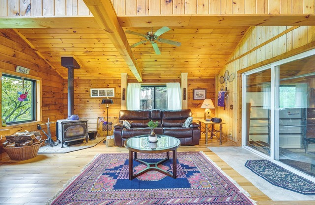 Pet-Friendly Jamestown Cabin w/Fire Pit and Deck!