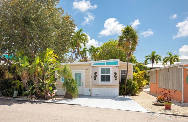 Pet-Friendly Keys Cottage at Plankton's Palace - Pool, Patio & Gated Access