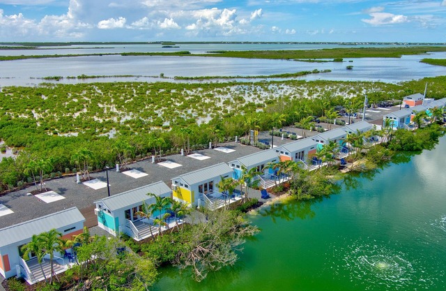 Pet-Friendly Lakefront Bunglaow - Sugarloaf Key - Great Amenities (21)