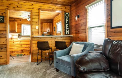Pet Friendly Lake Geneva Getaway for 6