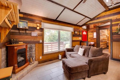 Pet-Friendly Lake Lafayette Escape with Fire Pit