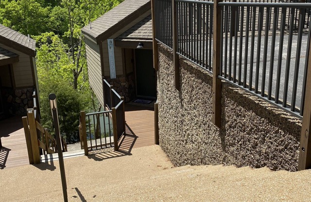Pet Friendly Lakefront Villa in the Heart of Osage Beach & 10' x 30' Boat Slip